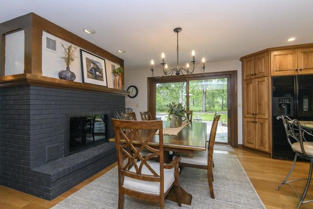 S48W28946 Parke LANE W, Waukesha, WI 53189