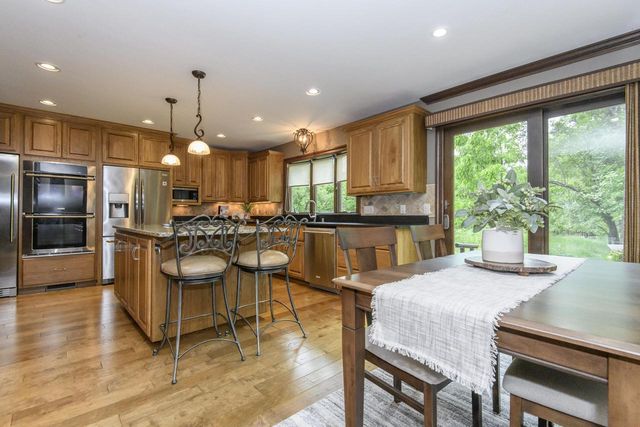 S48W28946 Parke LANE W, Waukesha, WI 53189