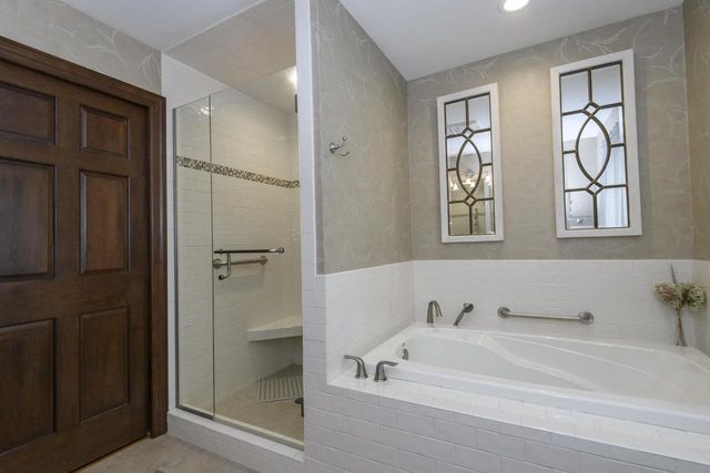 S48W28946 Parke LANE W, Waukesha, WI 53189