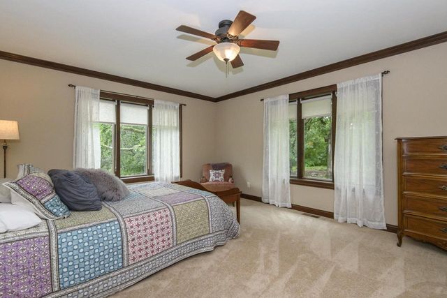 S48W28946 Parke LANE W, Waukesha, WI 53189