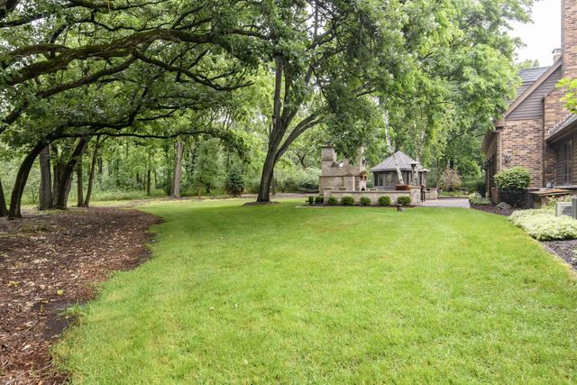 S48W28946 Parke LANE W, Waukesha, WI 53189