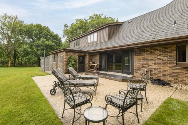 S48W28946 Parke LANE W, Waukesha, WI 53189