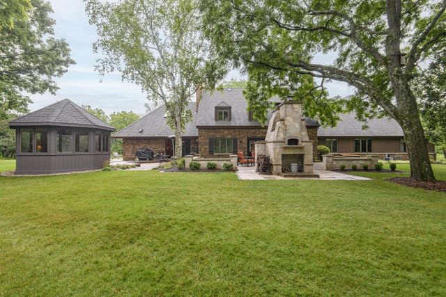 S48W28946 Parke LANE W, Waukesha, WI 53189