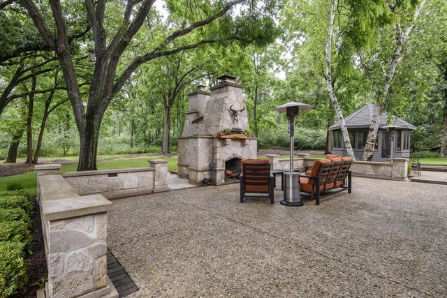 S48W28946 Parke LANE W, Waukesha, WI 53189