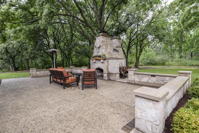 S48W28946 Parke LANE W, Waukesha, WI 53189
