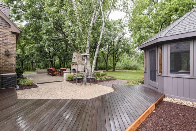 S48W28946 Parke LANE W, Waukesha, WI 53189