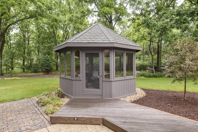 S48W28946 Parke LANE W, Waukesha, WI 53189