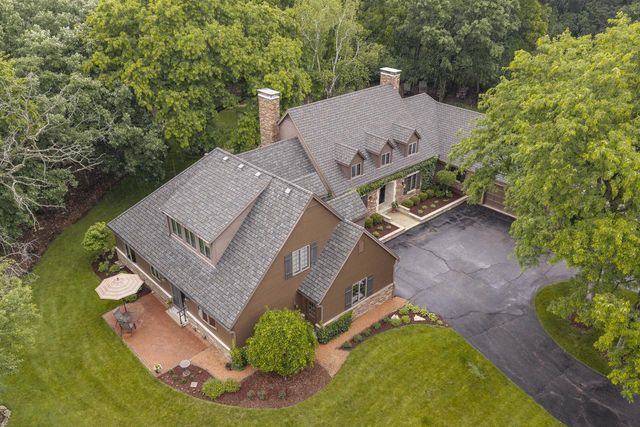 S48W28946 Parke LANE W, Waukesha, WI 53189
