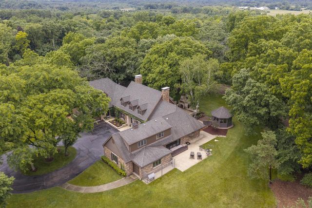 S48W28946 Parke LANE W, Waukesha, WI 53189