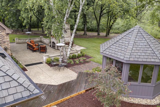 S48W28946 Parke LANE W, Waukesha, WI 53189