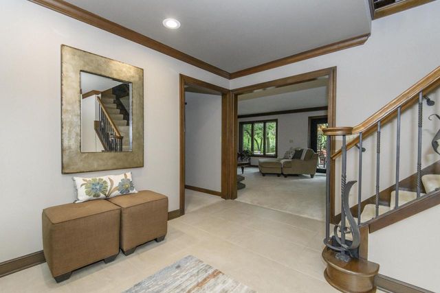 S48W28946 Parke LANE W, Waukesha, WI 53189