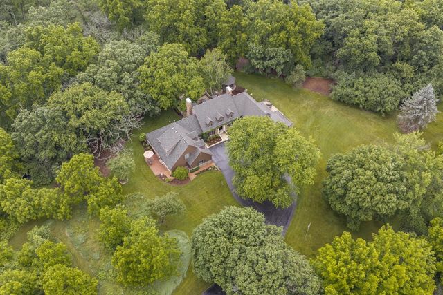 S48W28946 Parke LANE W, Waukesha, WI 53189