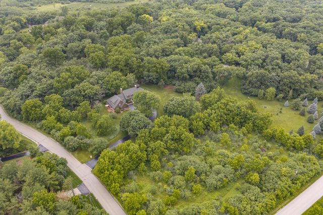 S48W28946 Parke LANE W, Waukesha, WI 53189