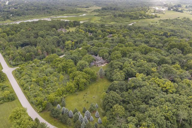 S48W28946 Parke LANE W, Waukesha, WI 53189
