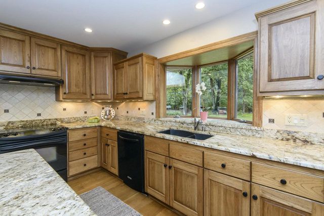 S48W28946 Parke LANE W, Waukesha, WI 53189