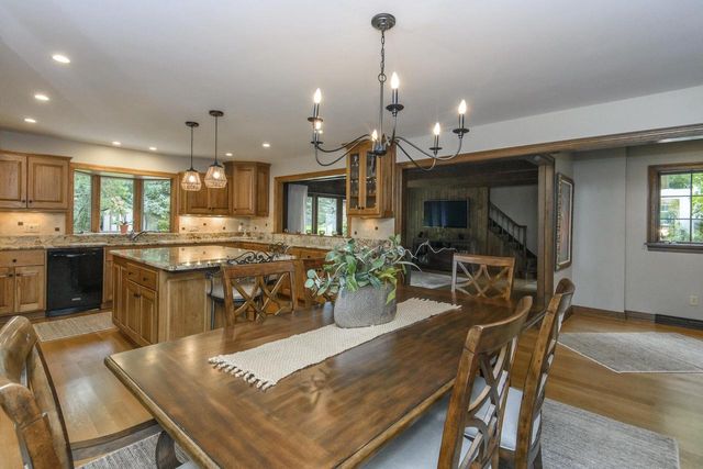 S48W28946 Parke LANE W, Waukesha, WI 53189