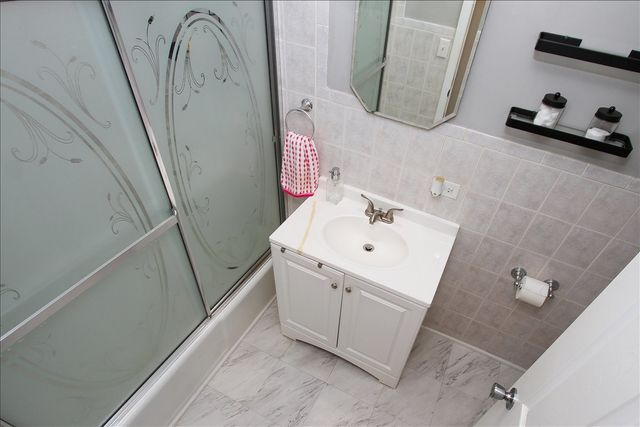 814 Oriole Drive, Streamwood, IL 60107