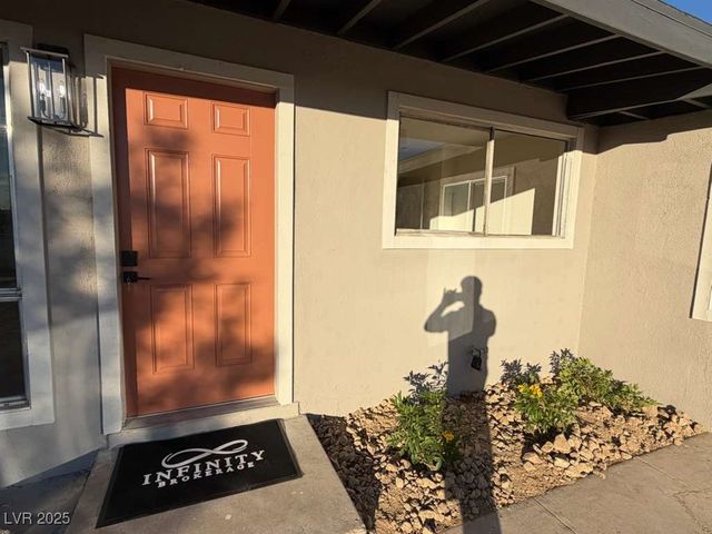 1905 Walker Street, Las Vegas, NV 89106