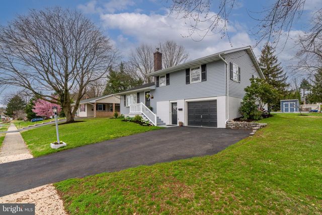 17 BRIARCLIFF RD, Elizabethtown, PA 17022