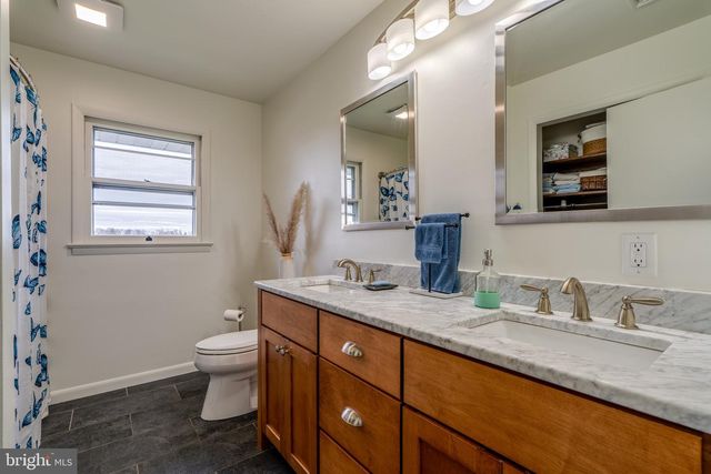 17 BRIARCLIFF RD, Elizabethtown, PA 17022