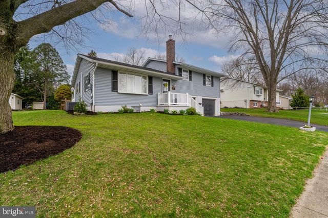 17 BRIARCLIFF RD, Elizabethtown, PA 17022