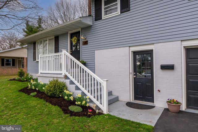 17 BRIARCLIFF RD, Elizabethtown, PA 17022