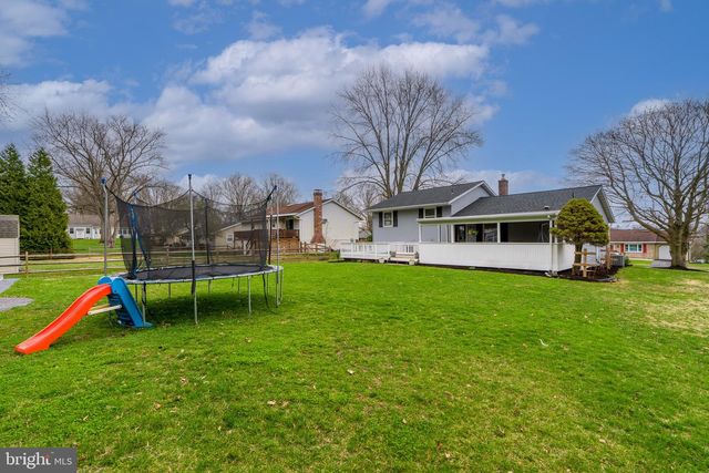 17 BRIARCLIFF RD, Elizabethtown, PA 17022