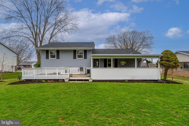 17 BRIARCLIFF RD, Elizabethtown, PA 17022