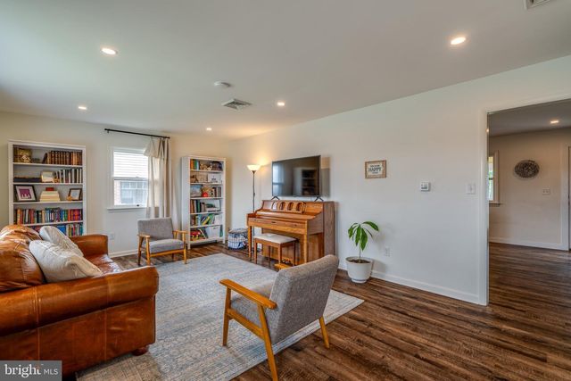 17 BRIARCLIFF RD, Elizabethtown, PA 17022
