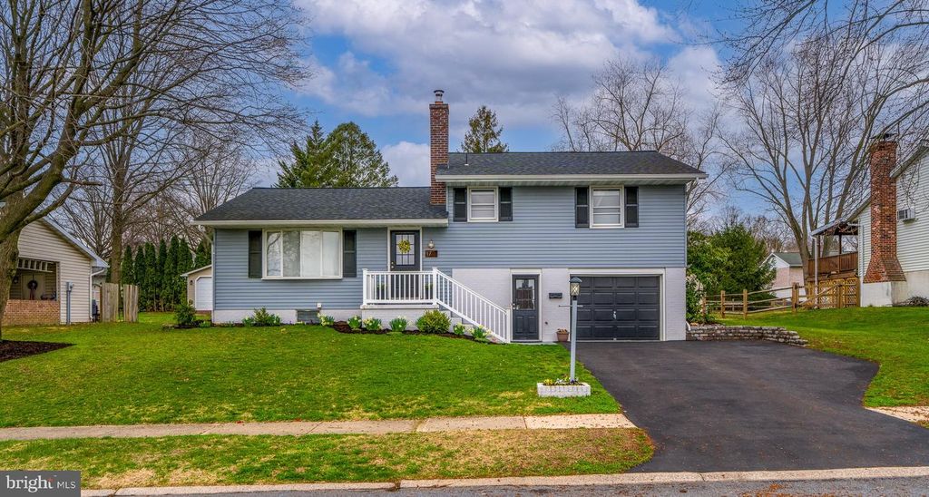 17 BRIARCLIFF RD, Elizabethtown, PA 17022