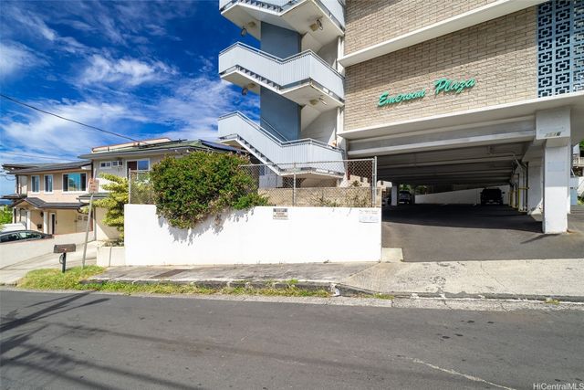 1516 Emerson Street 102, Honolulu, HI 96813