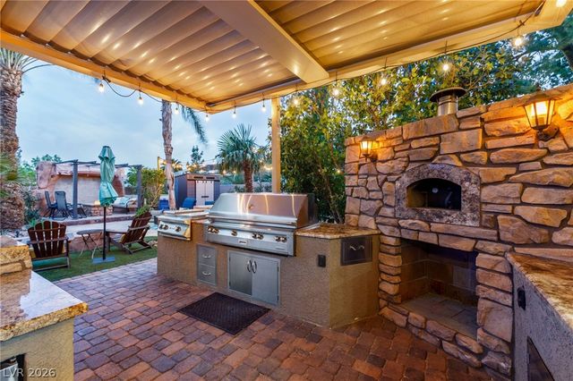 6151 Deep Autumn Avenue, Las Vegas, NV 89131