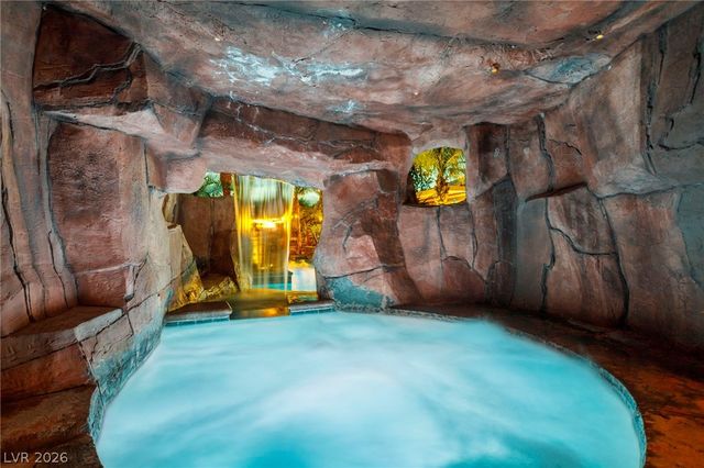 6151 Deep Autumn Avenue, Las Vegas, NV 89131