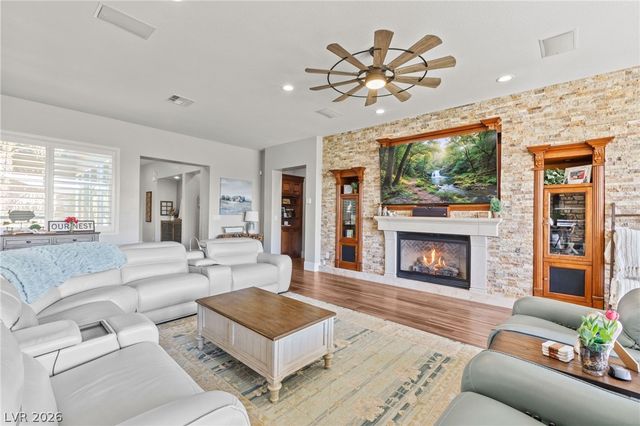 6151 Deep Autumn Avenue, Las Vegas, NV 89131