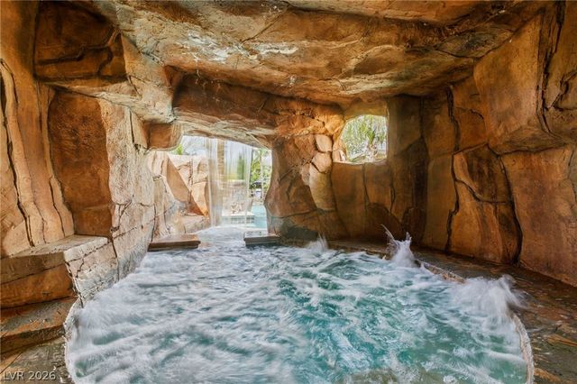 6151 Deep Autumn Avenue, Las Vegas, NV 89131