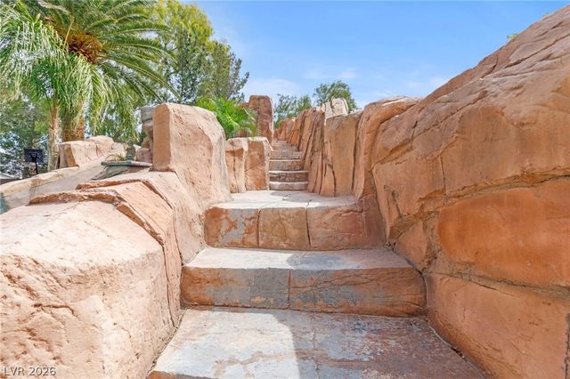 6151 Deep Autumn Avenue, Las Vegas, NV 89131