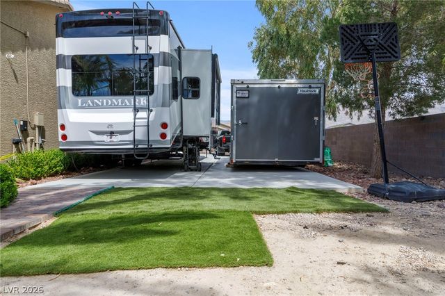 6151 Deep Autumn Avenue, Las Vegas, NV 89131