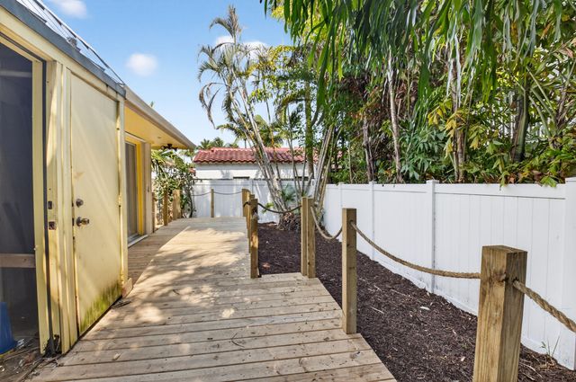 111 SE 7th Avenue A, B, C & D., Delray Beach, FL 33483