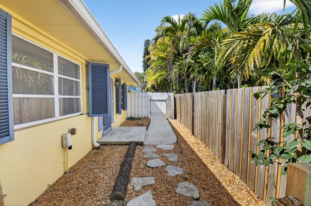 111 SE 7th Avenue A, B, C & D., Delray Beach, FL 33483