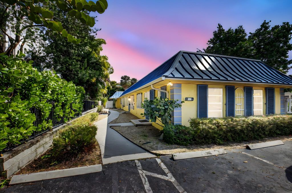 111 SE 7th Avenue A, B, C & D., Delray Beach, FL 33483