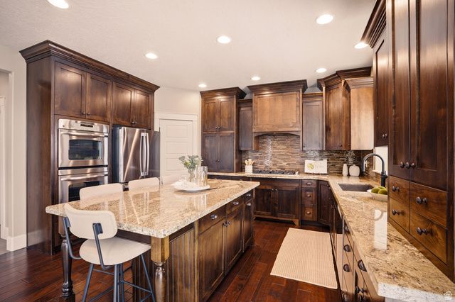208 E PARKWAY CIR, North Salt Lake, UT 84054
