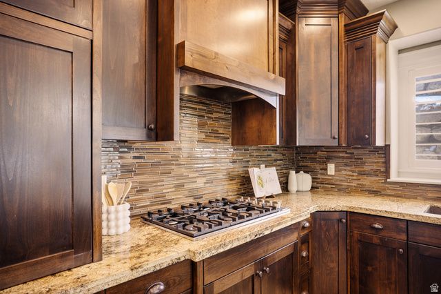 208 E PARKWAY CIR, North Salt Lake, UT 84054