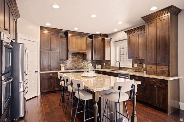 208 E PARKWAY CIR, North Salt Lake, UT 84054