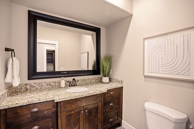 208 E PARKWAY CIR, North Salt Lake, UT 84054