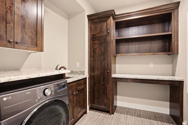 208 E PARKWAY CIR, North Salt Lake, UT 84054