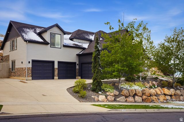 208 E PARKWAY CIR, North Salt Lake, UT 84054