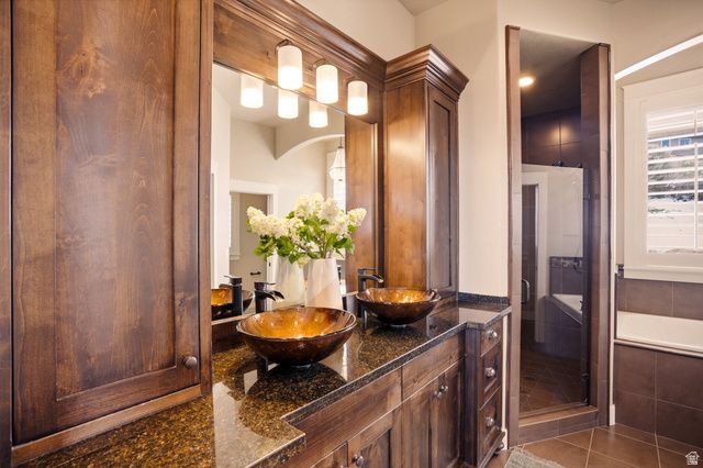 208 E PARKWAY CIR, North Salt Lake, UT 84054