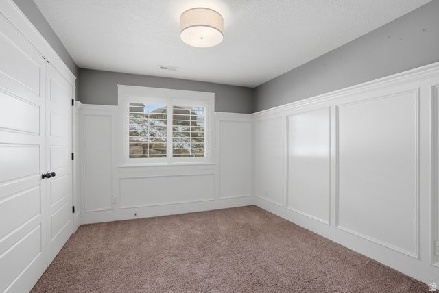 208 E PARKWAY CIR, North Salt Lake, UT 84054