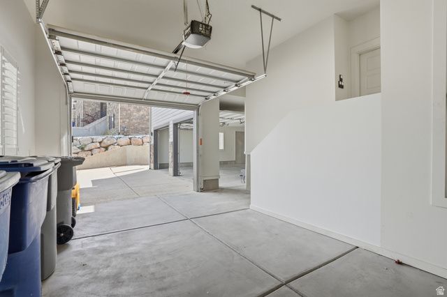 208 E PARKWAY CIR, North Salt Lake, UT 84054