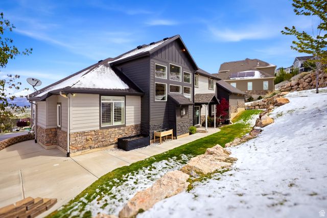 208 E PARKWAY CIR, North Salt Lake, UT 84054